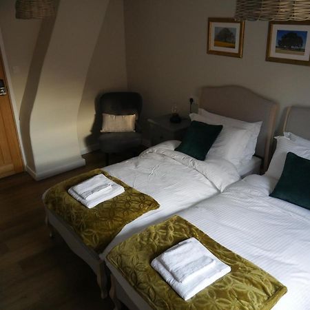 Hotel The Fox And Hounds Whittlebury Exterior foto