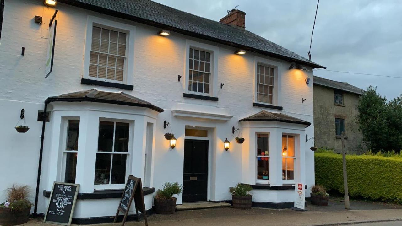 Hotel The Fox And Hounds Whittlebury Exterior foto