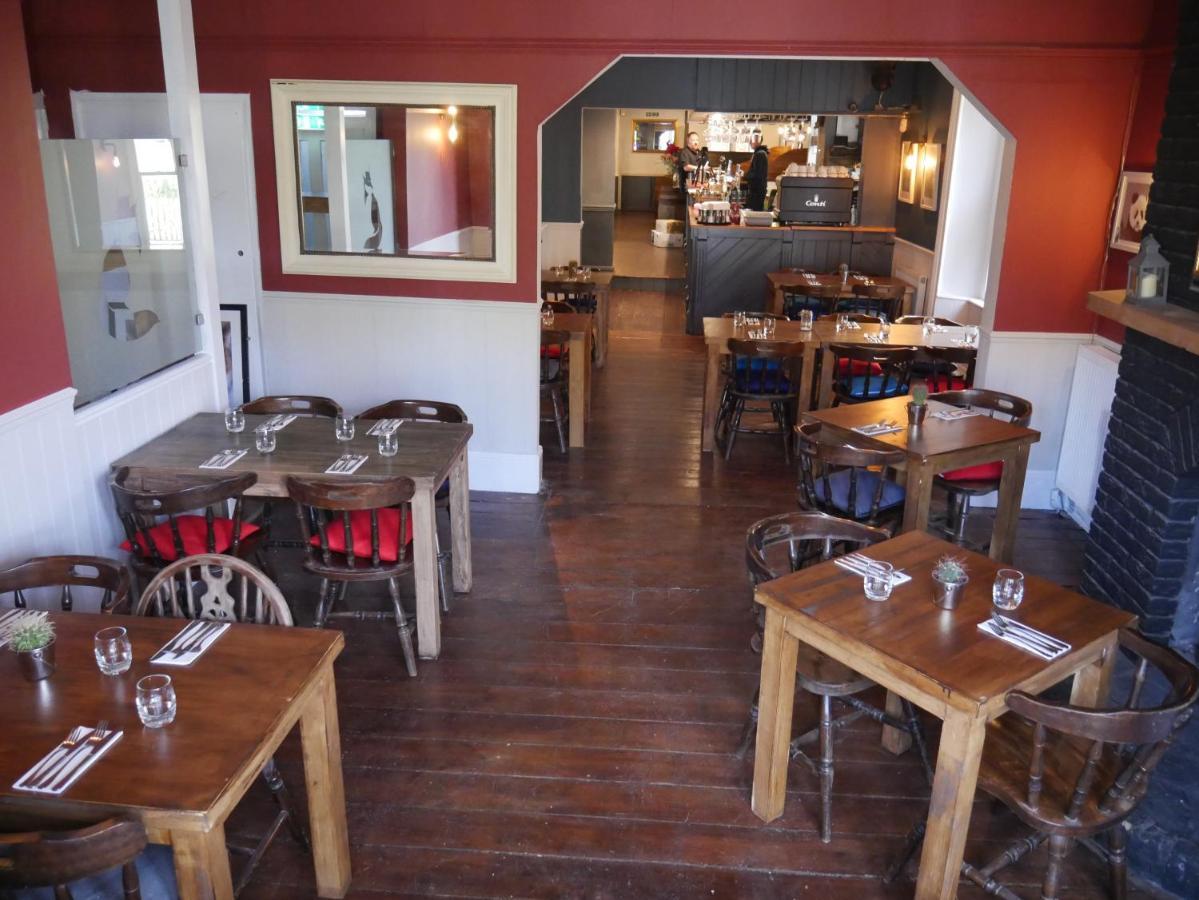 Hotel The Fox And Hounds Whittlebury Exterior foto